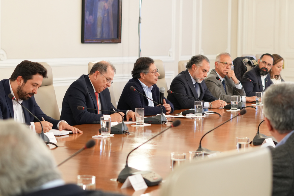 El presidente Gustavo Petro, acompañado del polémico Armando Benedetti, lideró un consejo de ministros que, además, ordenó transmitir por televisión.