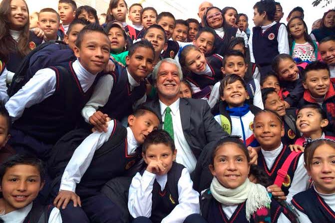 Se invertirá en educación dos veces el valor de la venta de Isagén, según Peñalosa