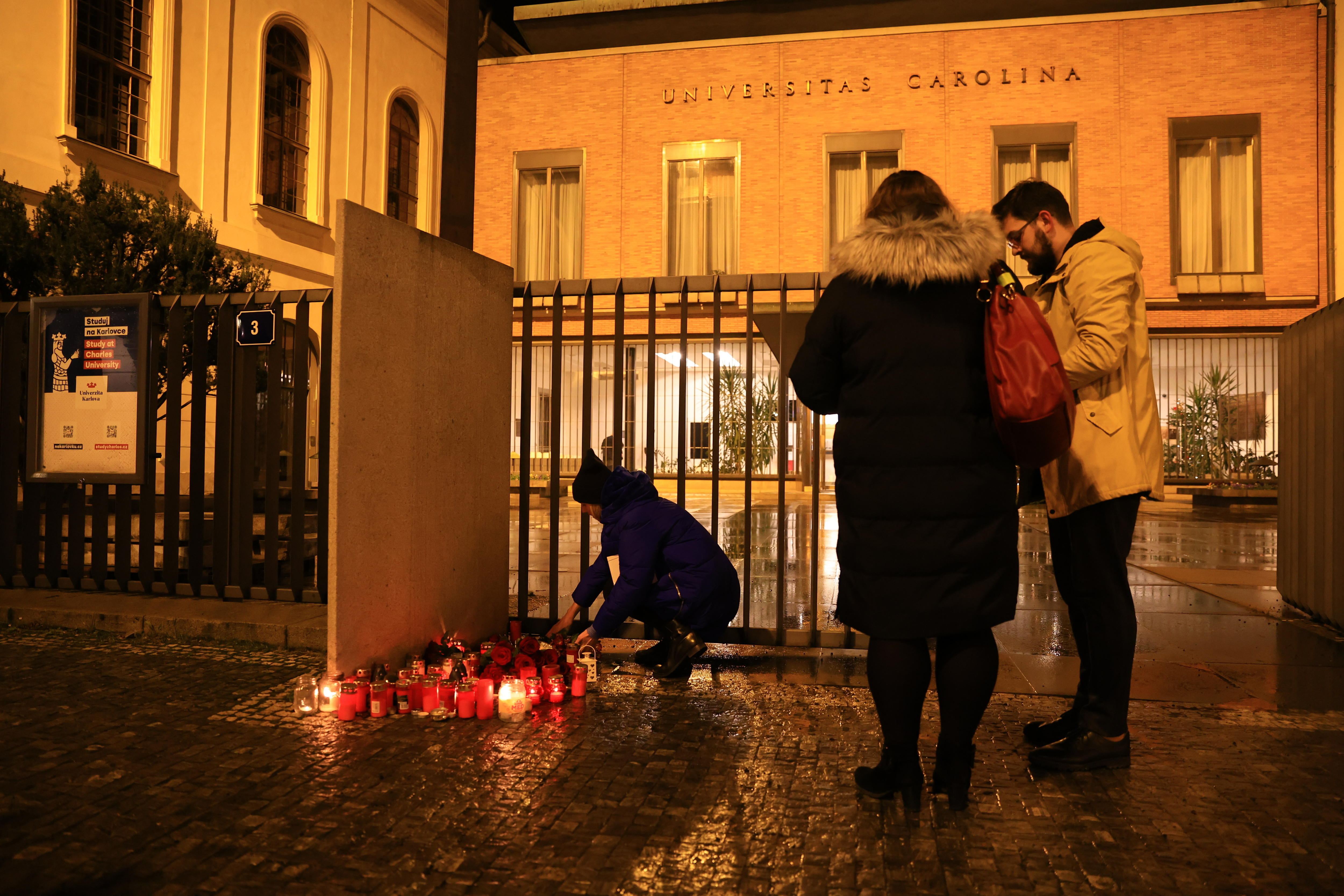 Prague (Czech Republic), 21/12/2023.- People place candles near the scene of a shooting at Charles University in central Prague, 21 December 2023. According to the Police President, Martin Vondrasek, there are more than 15 people dead and 24 injured, but that these may not be final numbers. According to Czech police the perpetrator of was a 24 year-old Charles University student. (Praga) EFE/EPA/MARTIN DIVISEK