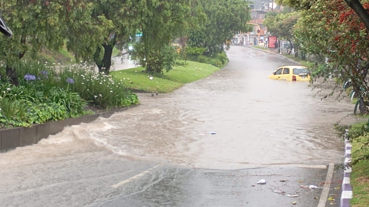 Fuertes lluvias provocan inundaciones y caos vial en varios puntos de Bogotá