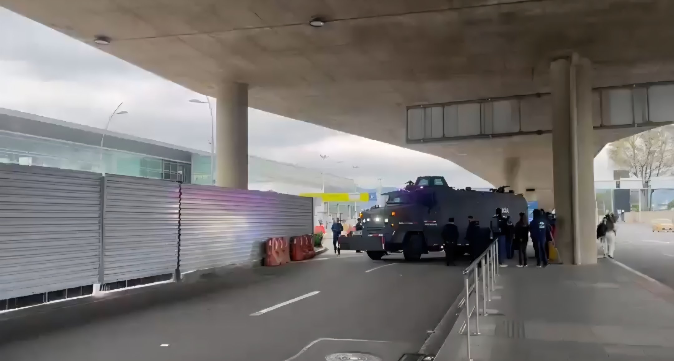 Segundo día de paro de taxistas: fuerte presencia de las autoridades en aeropuerto El Dorado