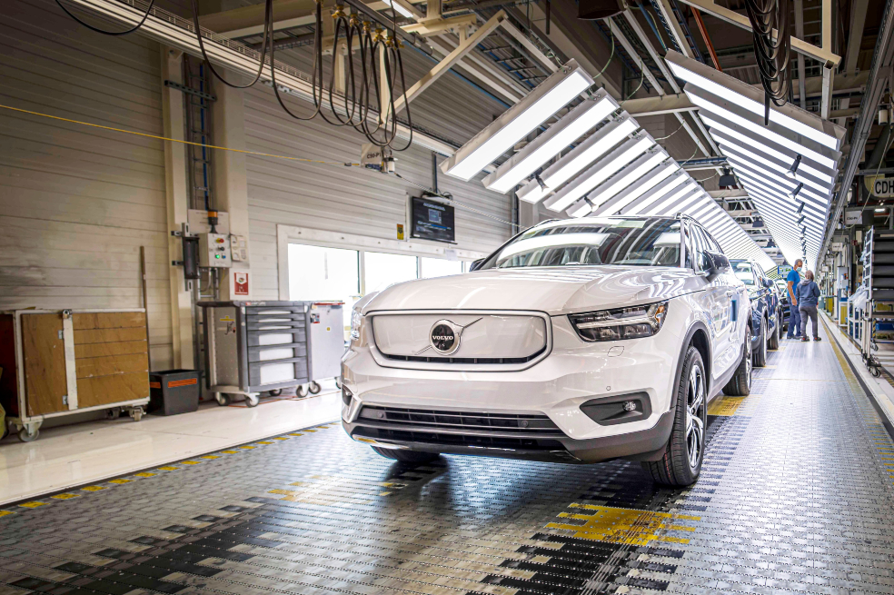 Cada vez más colombianos están pensando en comprar carros híbridos y eléctricos