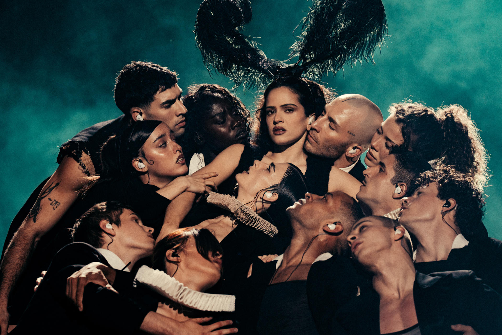 Así fue el primer concierto de Rosalía en Bogotá por su gira ‘Lux Tour 2026′: “Los extrañé”