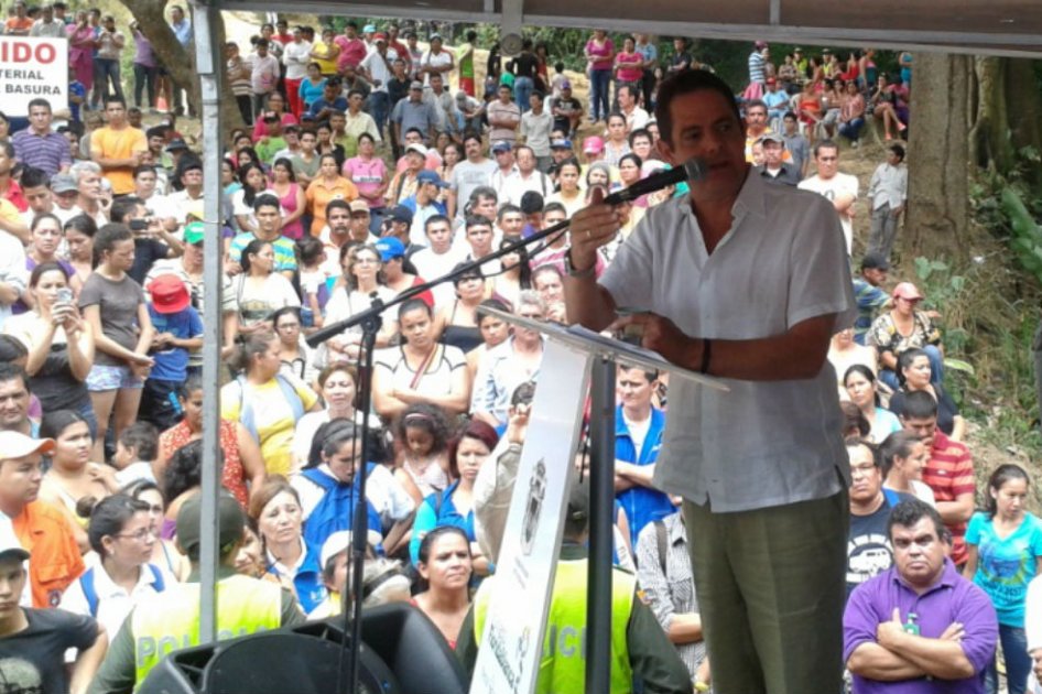 Vargas Lleras hace fuertes críticas al ministerio del Medio Ambiente
