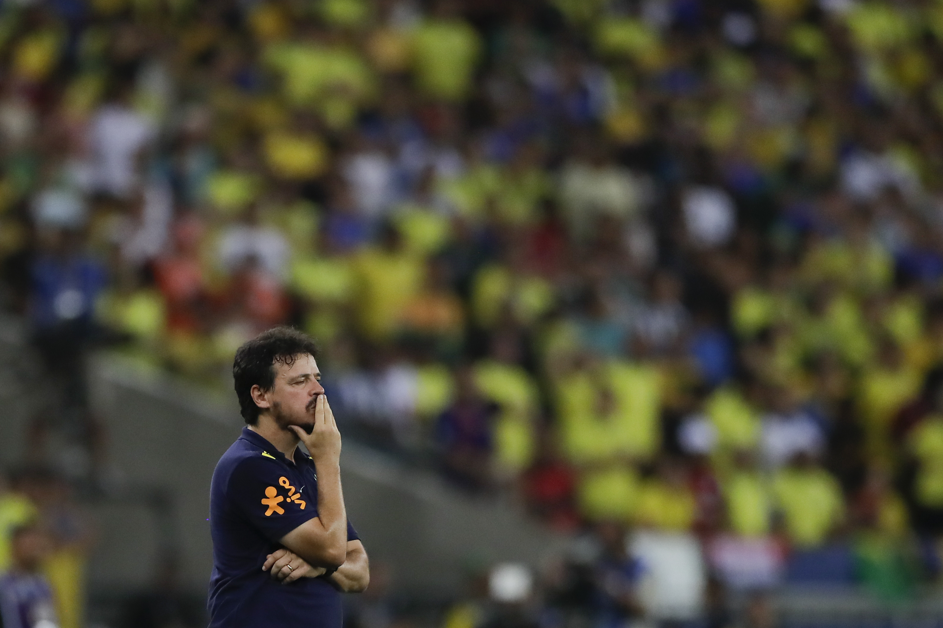 EVE5227. RÍO DE JANEIRO (BRASIL), 21/11/2023.- Fernando Diniz head coach de Brasil reacts hoy, en un partido de las eliminatorias para la Copa Mundo de Fútbol de 2026 entre Brasil y Argentina en el estadio Maracaná en Río de Janeiro (Brasil). EFE/ Andre Coelho