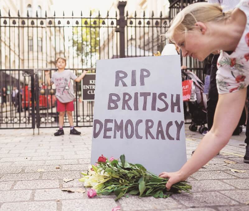 Boris Johnson suspende el Parlamento para forzar el Brexit que quiere (y prometió)