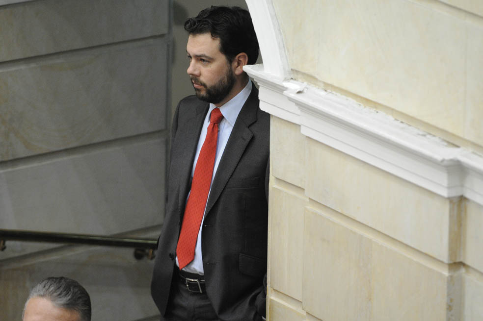 El senador Carlos Fernando Galán es el autor de un proyecto, aprobado ya en primer debate que busca reglamentar el ejercicio del cabildeo. / Archivo.