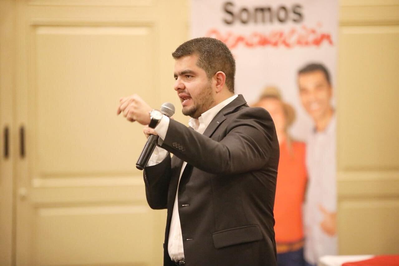 En firme investigación a Julián Bedoya por presunto fraude en su título de abogado