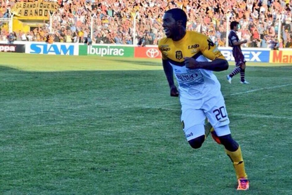 José Adolfo Valencia guió al Olimpo a una victoria que lo aleja del descenso
