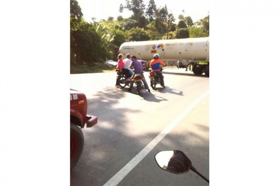 Indígenas del Cauca bloquean vía Panamericana
