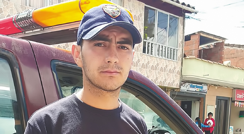 Andrés Congote, bombero desde 2009.
