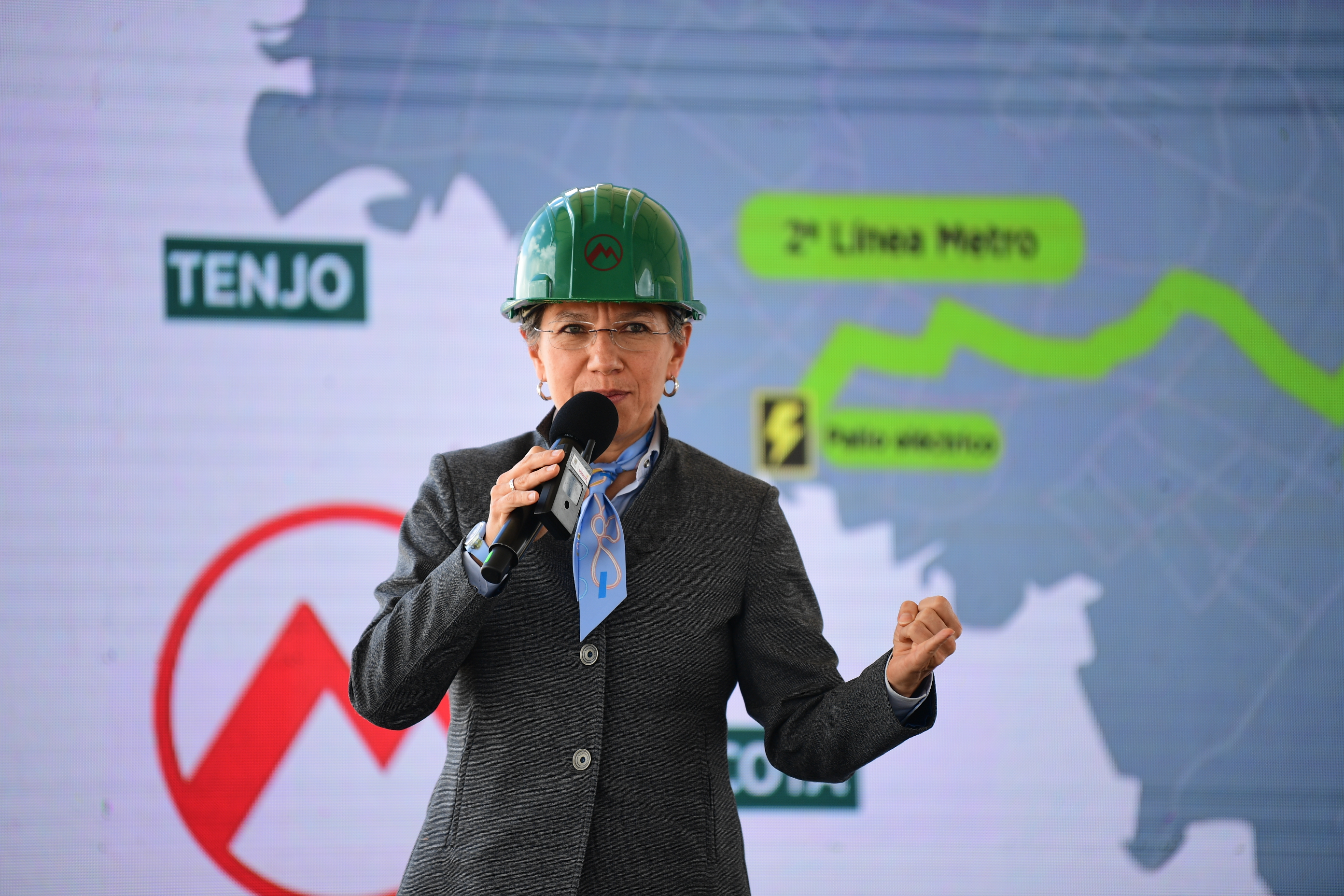 Claudia López cuestiona alcance de viaje de Petro a China para cambiar línea de metro