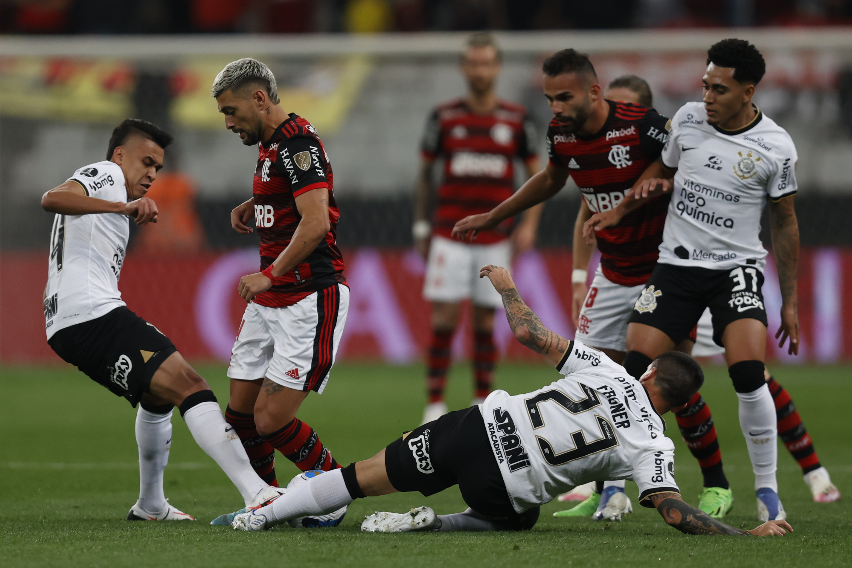 Flamengo ganó 2-0 a Corinthians de Víctor Cantillo en la Copa Libertadores