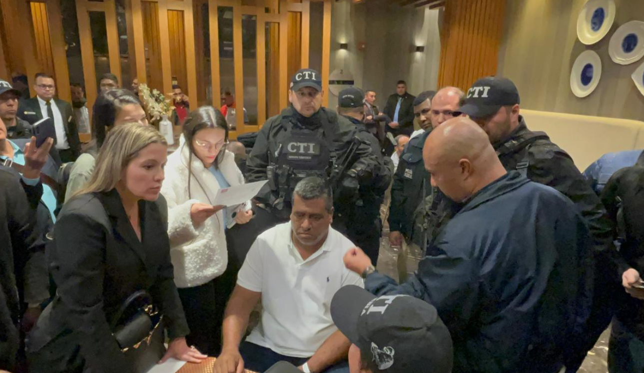 Momento de la detención de Rojas en el Hotel Courtyard de Bogotá.