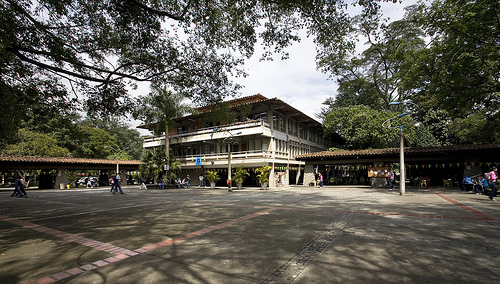 Dos muertos deja ataque sicarial frente a la Universidad de Antioquia, en Medellín