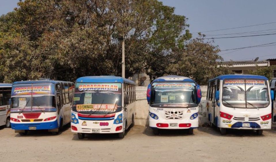 Conductores de buses bloquean vías de Barranquilla tras asesinato de chofer