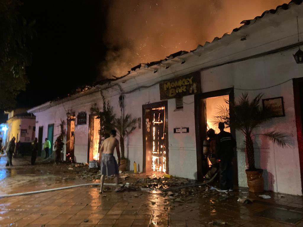 Incendio consumió dos locales en el centro histórico de Santa Fe de Antioquia