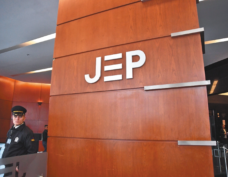 Enrique Ariza, exdirector de inteligencia del DAS, no podrá renunciar a la JEP
