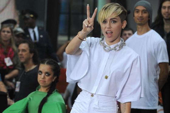 Miley Cyrus paga la cena de una pareja tras dañar su aniversario