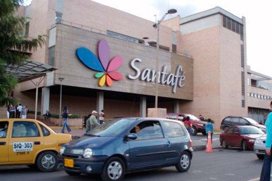 Buscan erradicar ventas ambulantes en alrededores del centro comercial Santafé