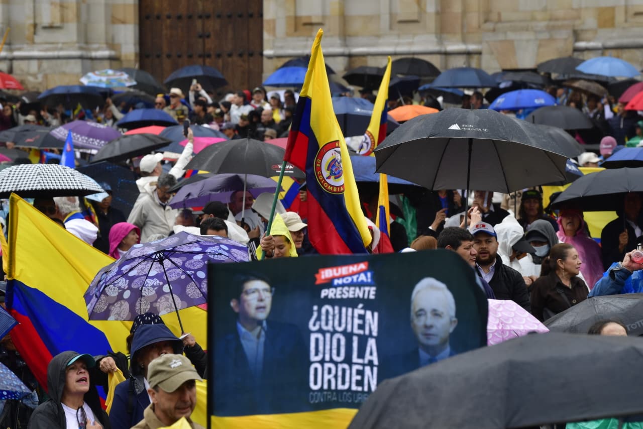 Así se viven las marchas en rechazo a la condena contra el expresidente Álvaro Uribe.