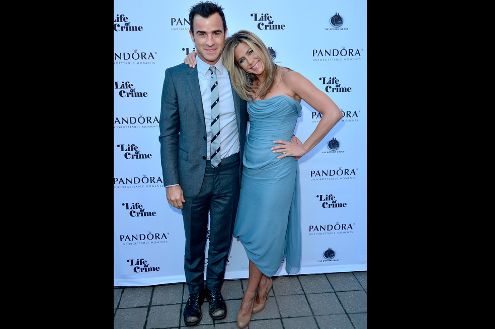 Jennifer Aniston y Justin Theroux posan en la alfombra roja