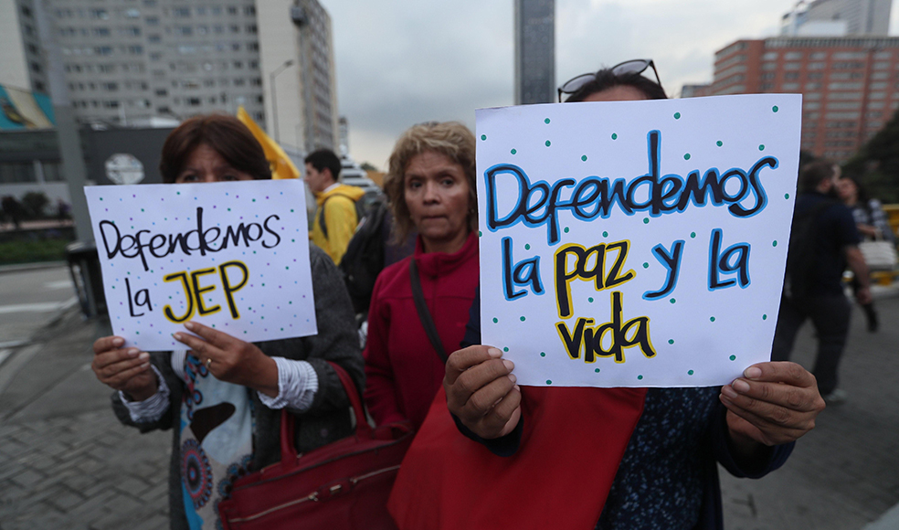 Referendo contra la JEP y las cortes empieza a recoger firmas