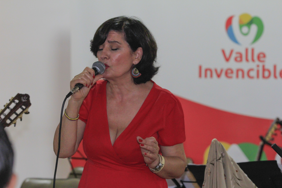 La gobernadora del Valle del Cauca,Clara luz Roldán, invito ala inauguración de la exposición colectiva de cuatro artistas vallecaucanos y al concierto de la orquesta nacional de guitarras de la union (costa rica) y la Orquesta Nacional de guitarras de Colombina,participantes en el VII festival internacional de orquestas de guitarras (FIOGUI 2022).