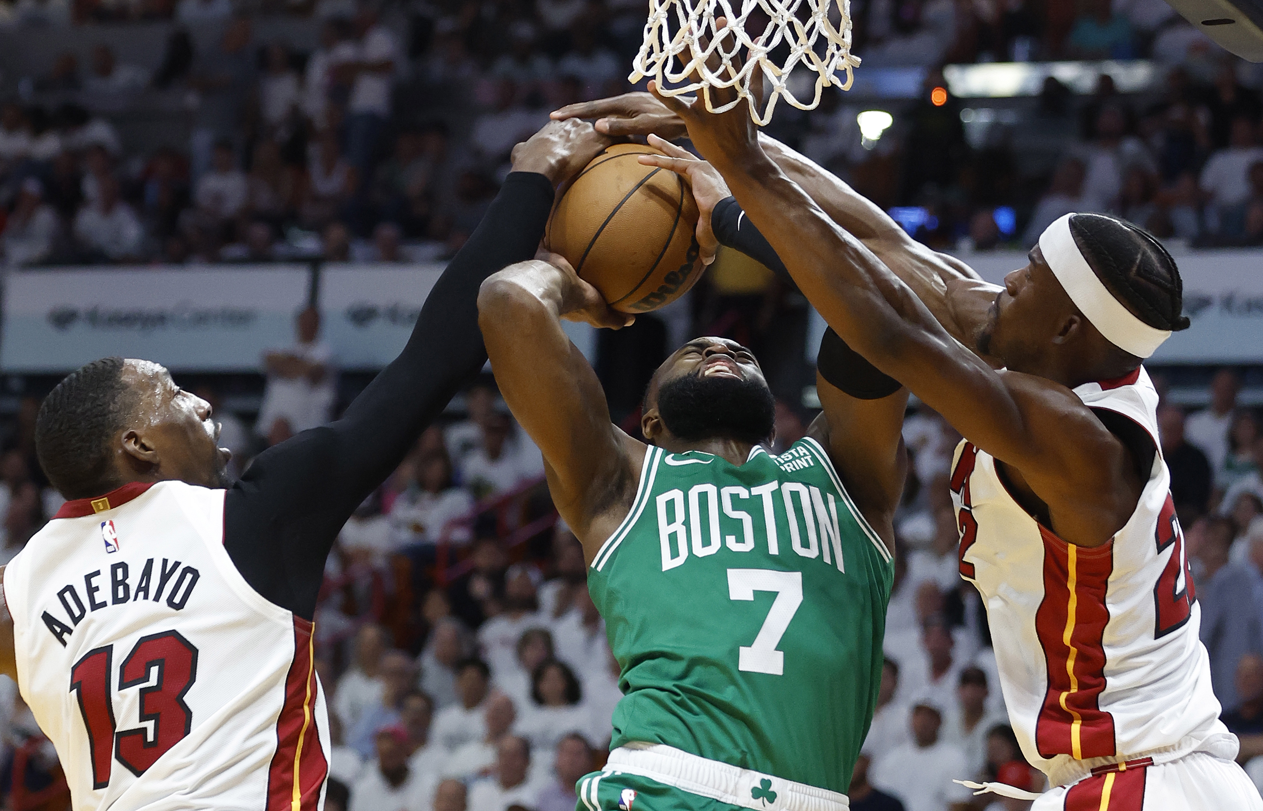 Celtics vencen a Miami Heat y siguen con vida en la final de la Conferencia Este