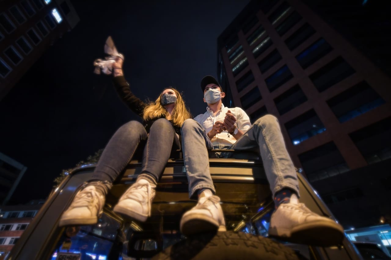 Marchas contra detención domiciliaria de Uribe
