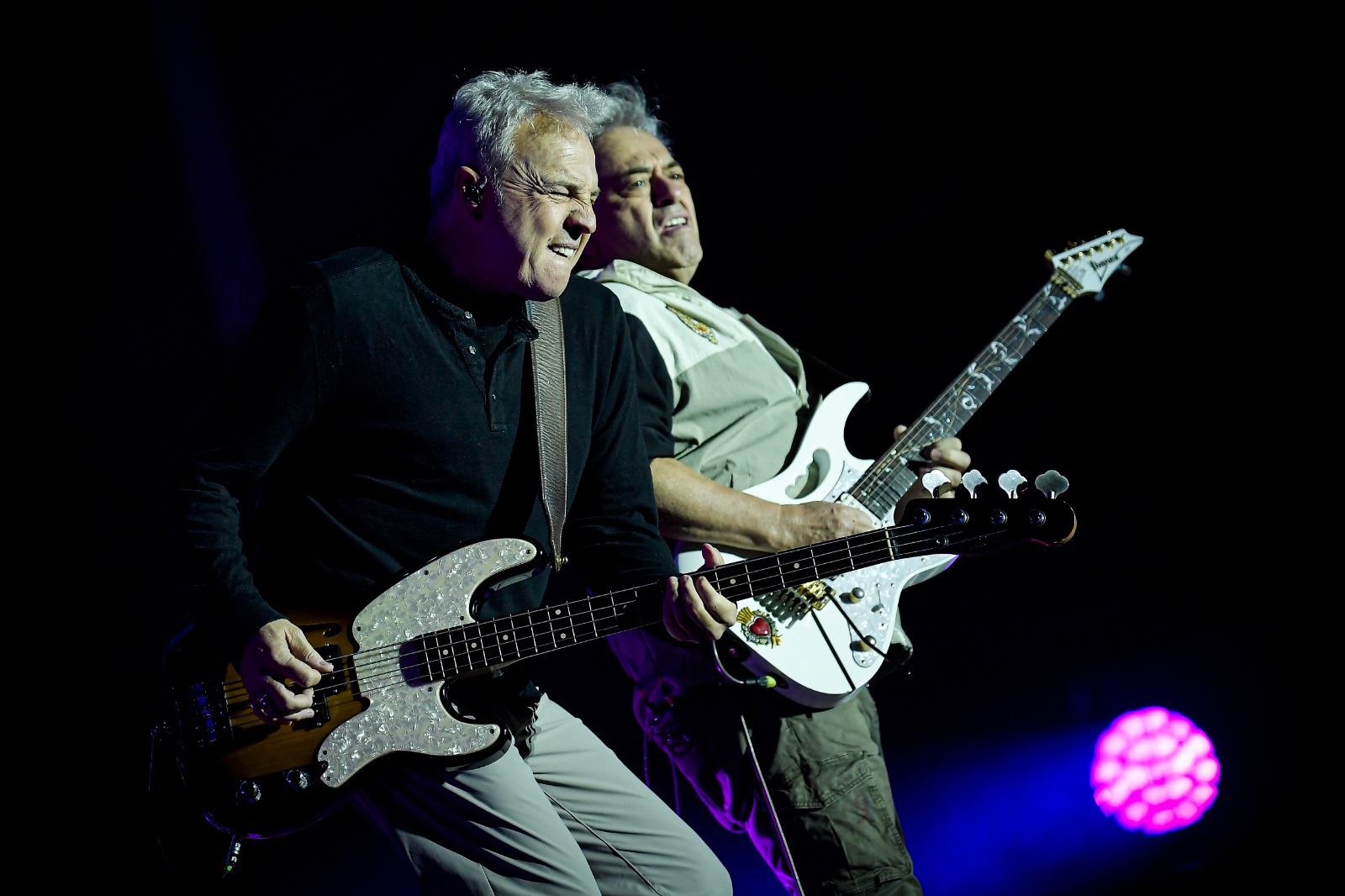 La banda española Hombres G se presentó en el escenario Cordillera.