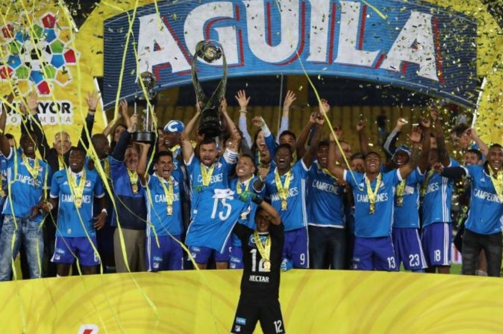 Los embajadores han sido campeones de la liga en 15 ocasiones. Este domingo los azules perdieron la final con Deportes Tolima en El Campín. Los bogotanos tienen las mismas estrellas que tiene América de Cali.