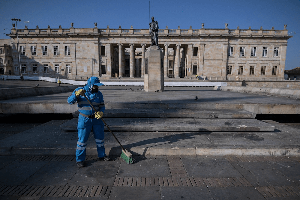 Mantener Bogotá limpia, el reto de los operarios de aseo en la cuarentena