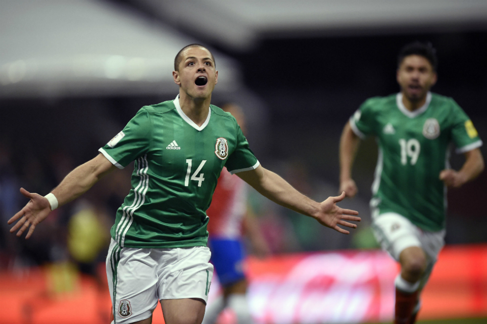 En una noche histórica para «Chicharito», México venció a Costa Rica