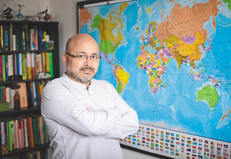 El colombiano que ayuda a salvar vidas por medio de los datos en todo el mundo
