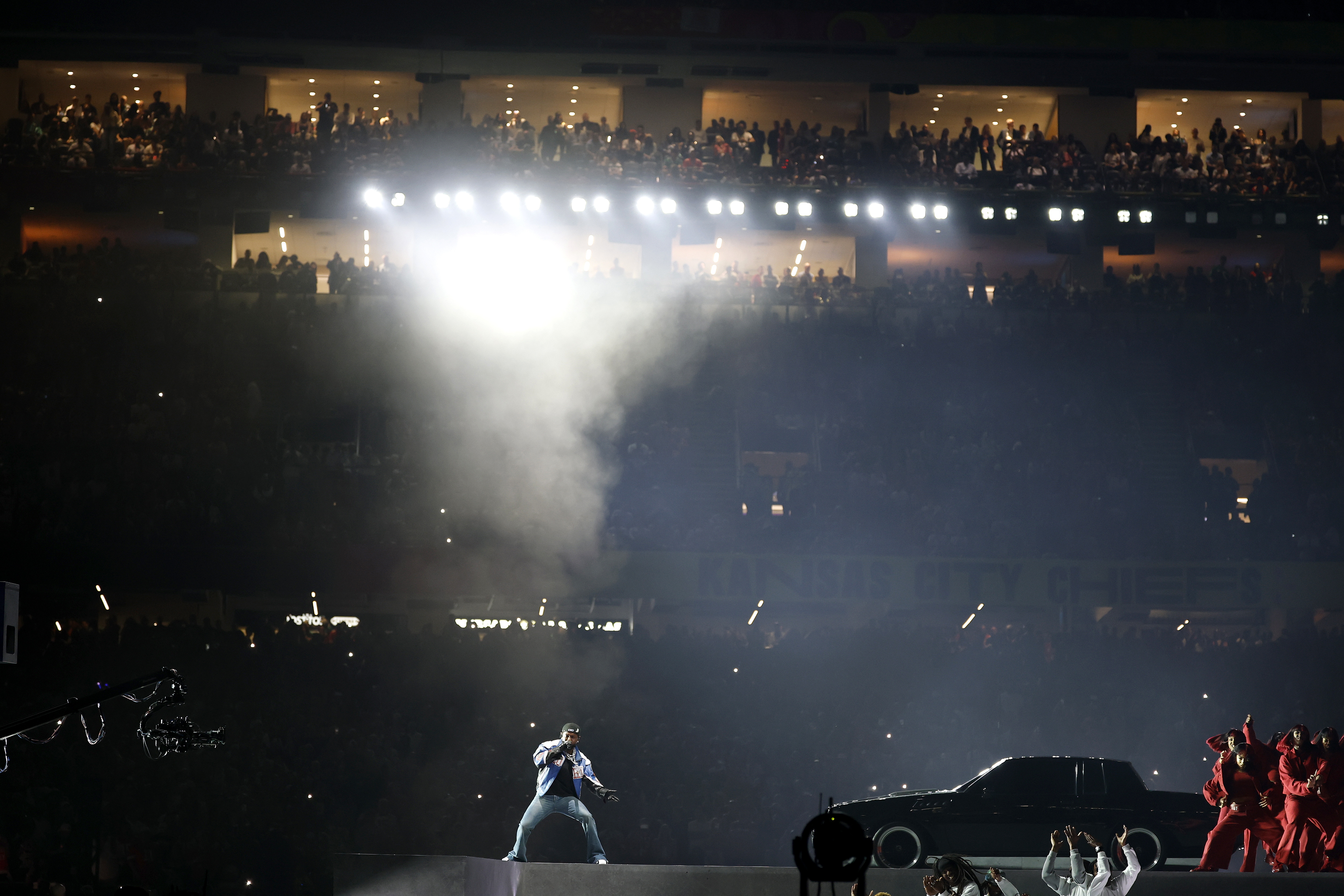 NEW ORLEANS (United States), 10/02/2025.- Kendrick Lamar performs in the Halftime Show of Super Bowl LIX between the Kansas City Chiefs and the Philadelphia Eagles at Caesars Superdome in New Orleans, Louisiana, USA, 09 February 2025. The Super Bowl is the annual championship game of the NFL between the AFC Champion and the NFC Champion and has been held every year since 1967. (Nueva Orleáns, Filadelfia) EFE/EPA/ERIK S. LESSER