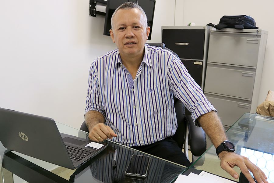 Chacón fue elegido tres veces como alcalde de ese municipio.