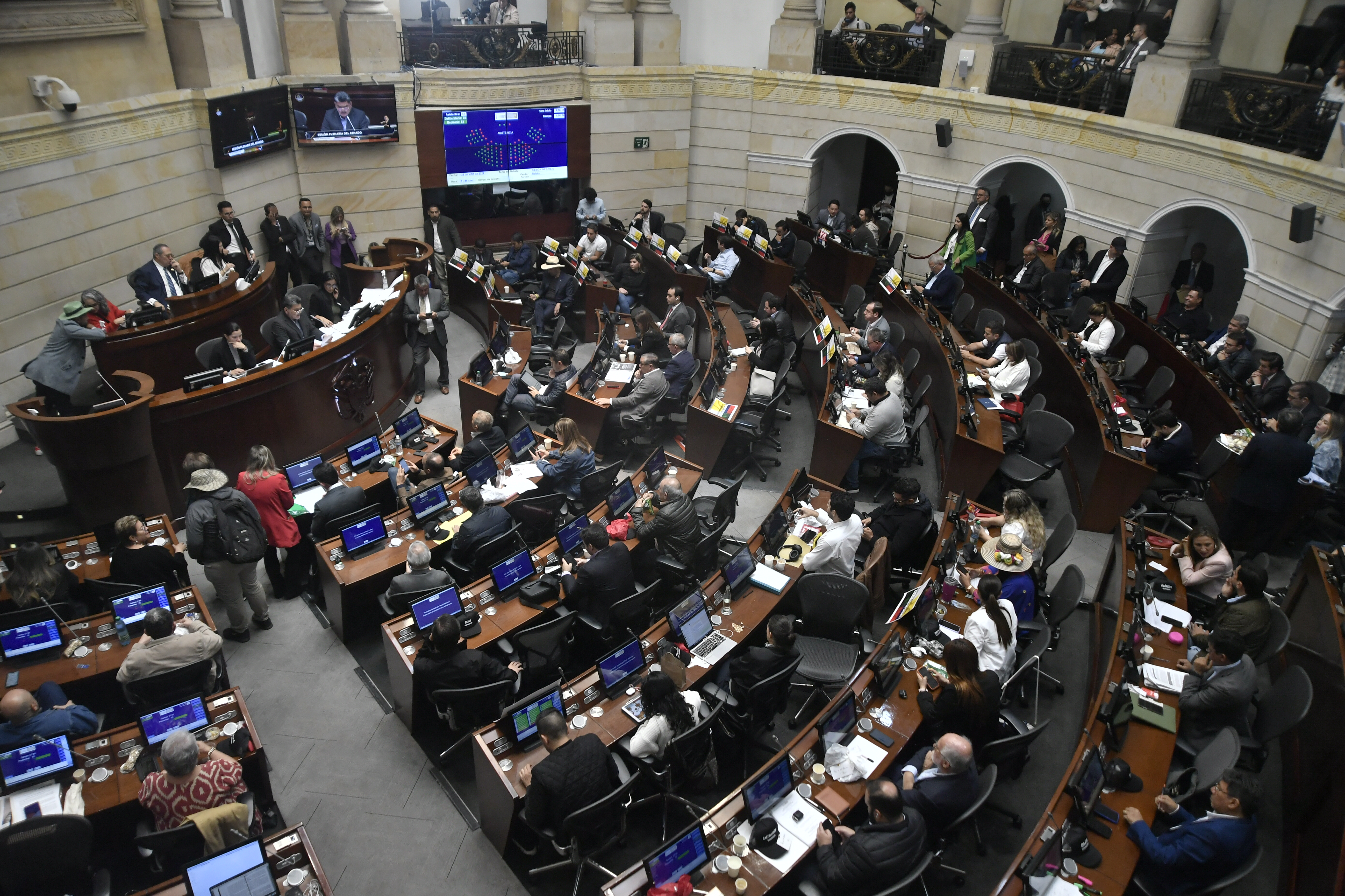 El Gobierno quiso salir del viacrucis de sus reformas y la oposición le plantó cara