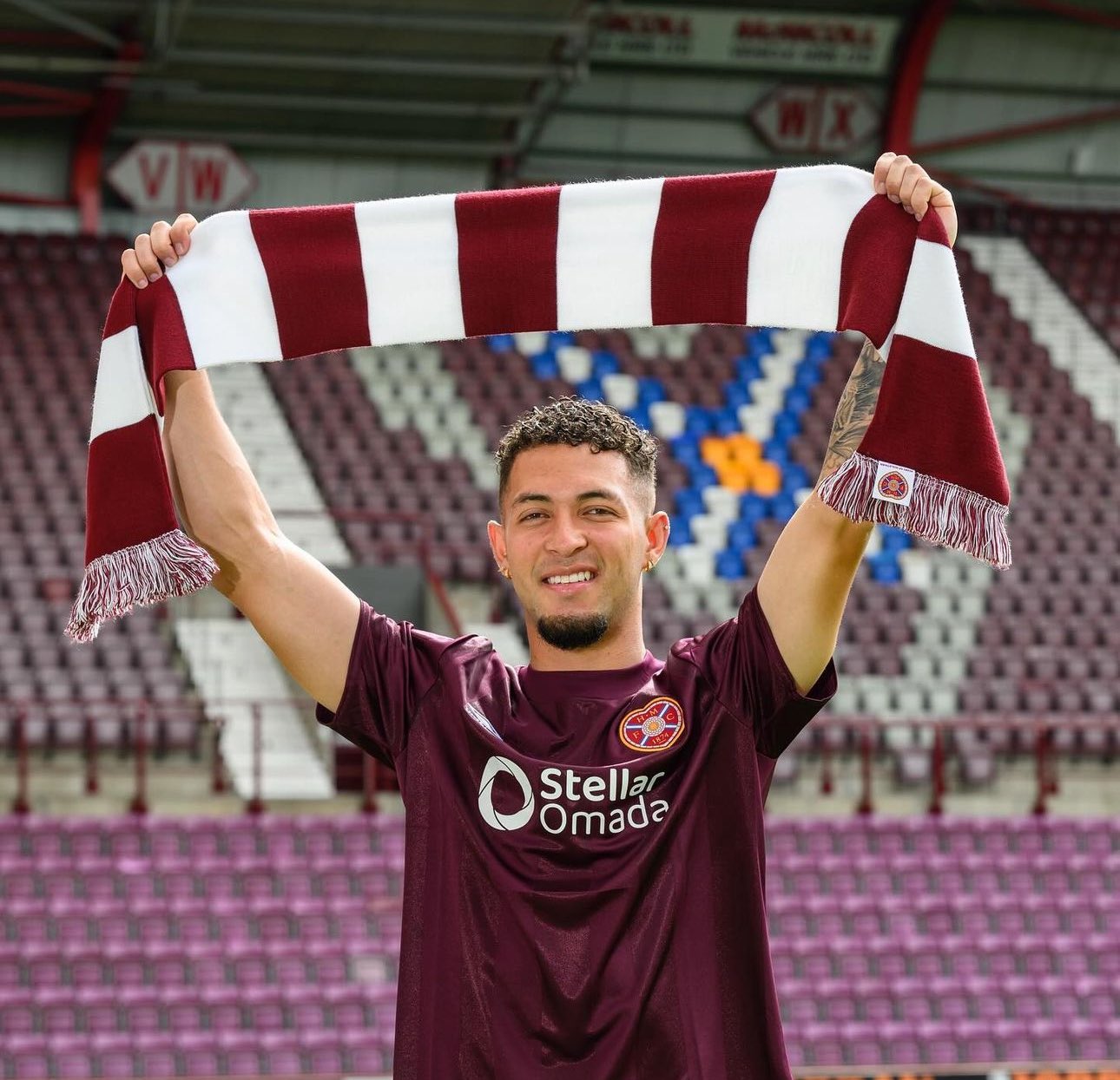Andrés Salazar fue presentado por su nuevo equipo en Escocia
