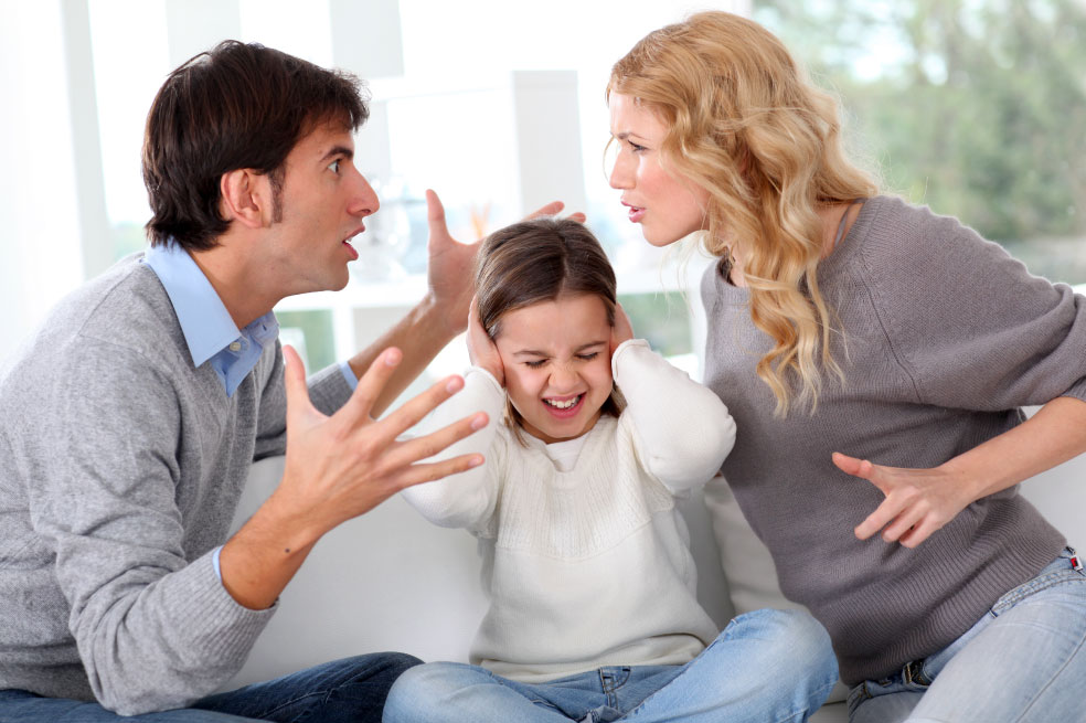 Padres no pueden repartir a sus hijos para su sostenimiento: Corte Suprema