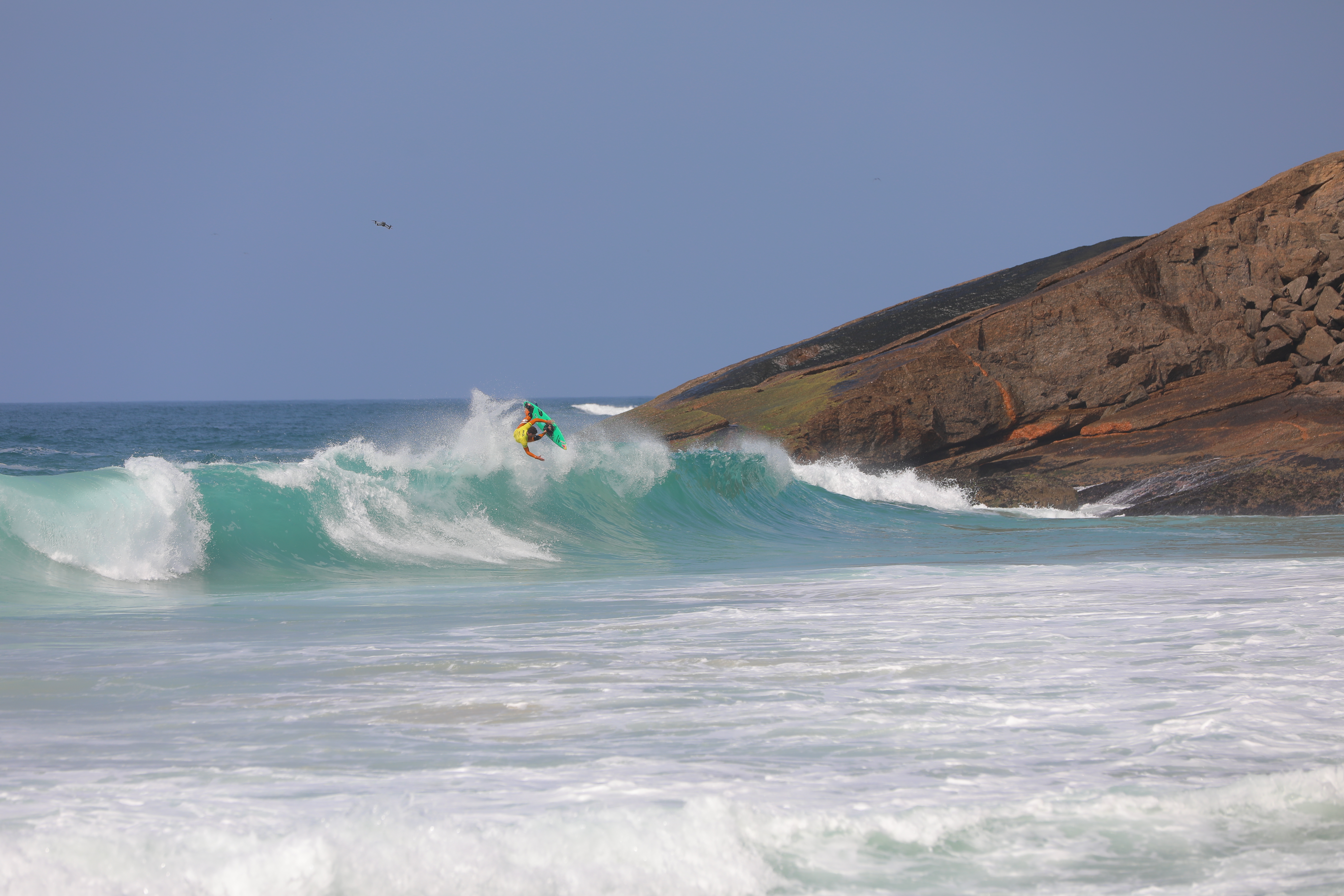 Barra da Tijuca también figura entre los principales destinos para surfear gracias a sus más de 14 kilómetros de playa.