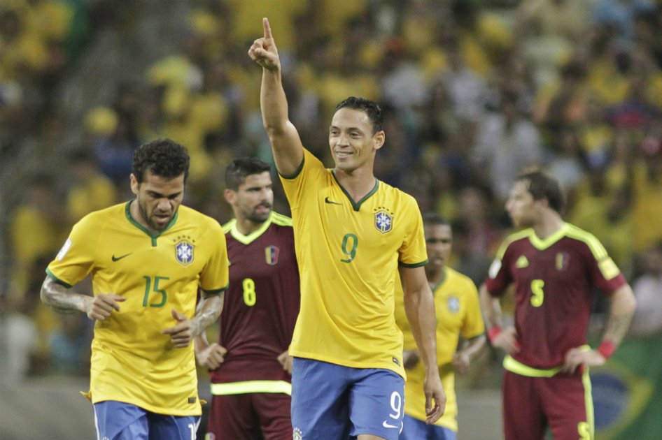 Brasil consiguió su primera victoria ante Venezuela que no levanta cabeza