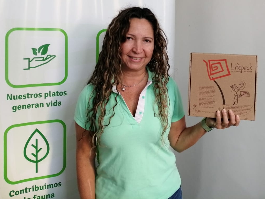 La emprendedora que fabrica empaques germinables a partir de residuos agrícolas