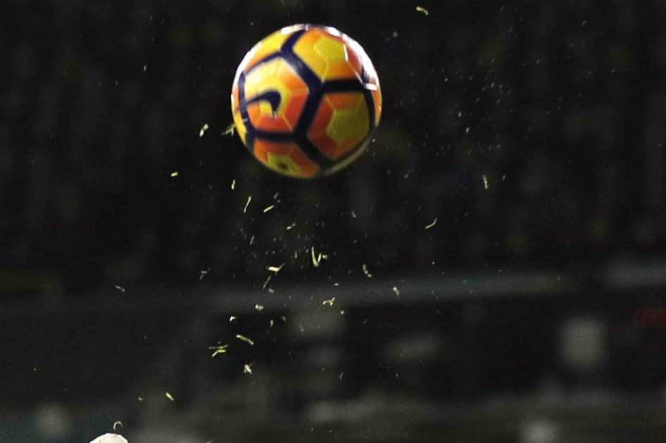 Pelota con la que se juega la Premier League de Inglaterra. / AFP