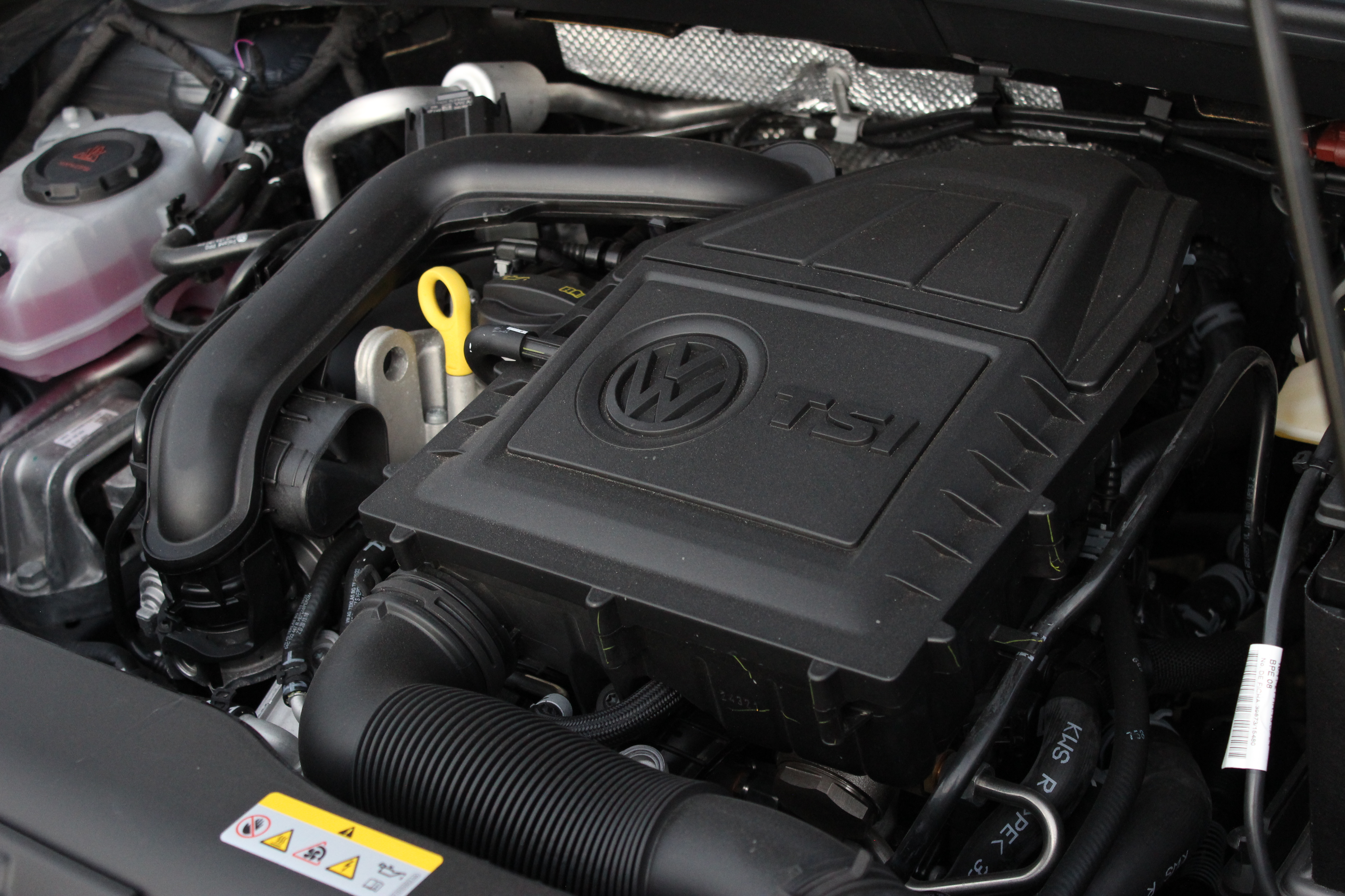 ¿Qué significan las letras GTI, TDI, TSI en un carro?