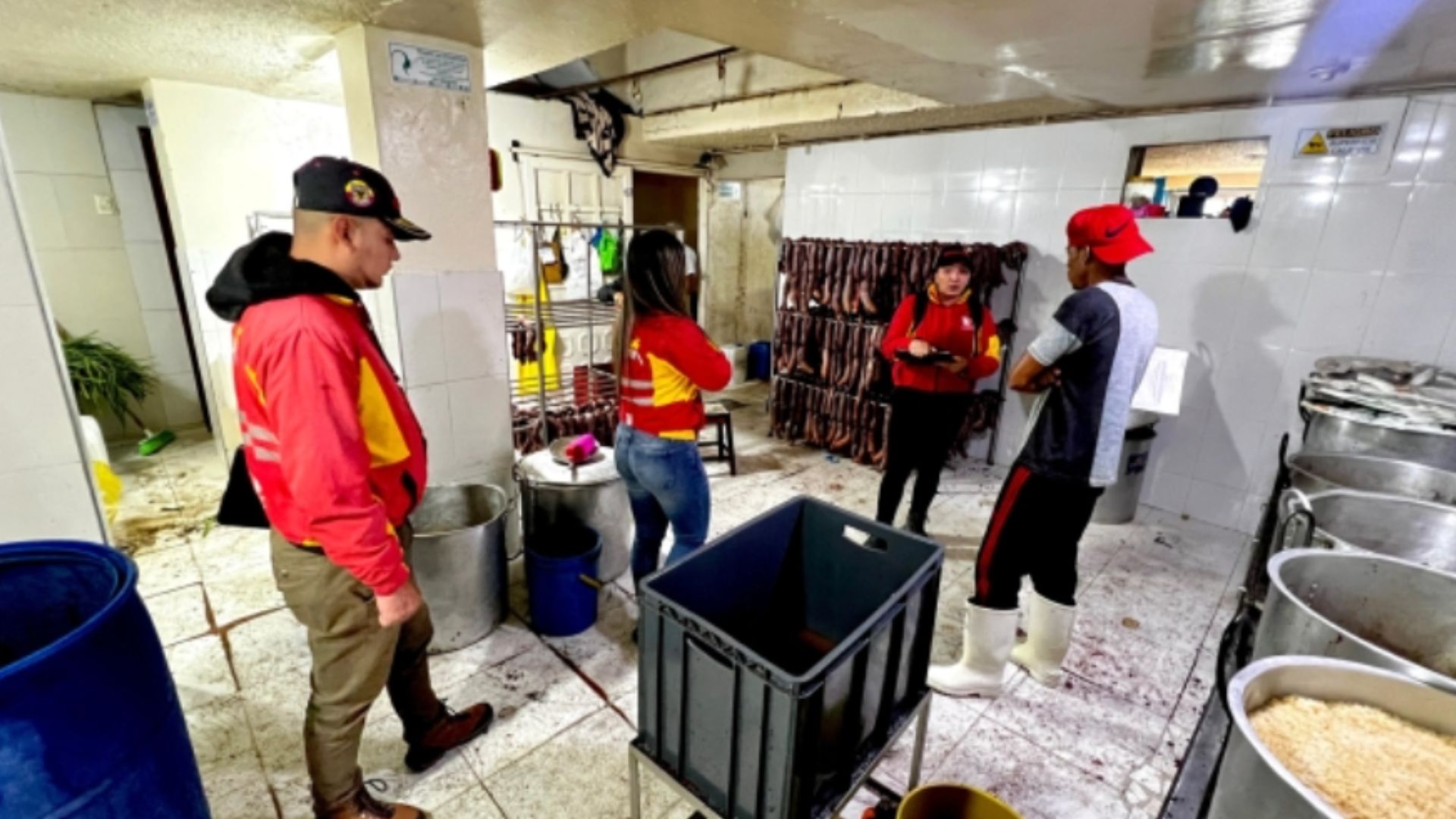 Cierran fábrica de morcilla en Kennedy tras encontrar 200 kilos de producto en mal estado