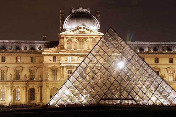 Militar dispara a hombre que intentó agredirlo con cuchillo cerca del Louvre en París