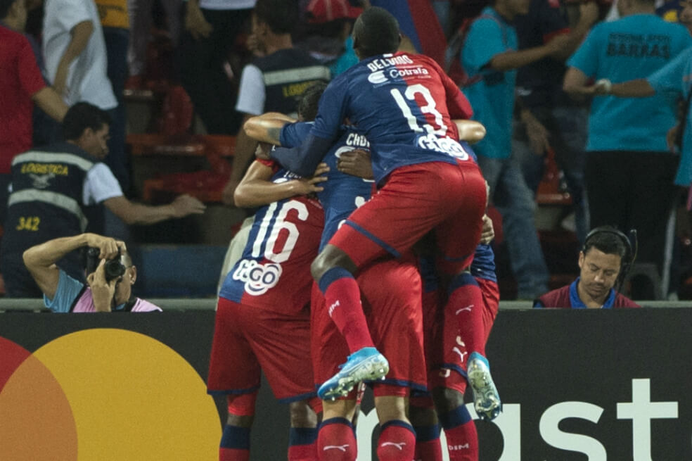 Medellín sacó ventaja en su casa en la serie ante Atlético Tucumán