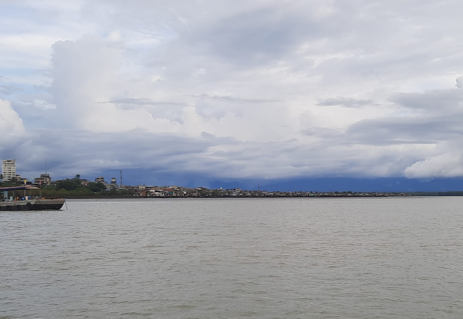 Secuestraron un barco en Buenaventura y abandonaron en la selva a sus ocupantes