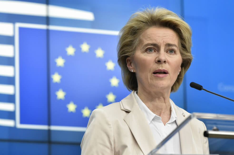 Migrantes en Grecia y coronavirus dominan los 100 primeros días de Von Der Leyen